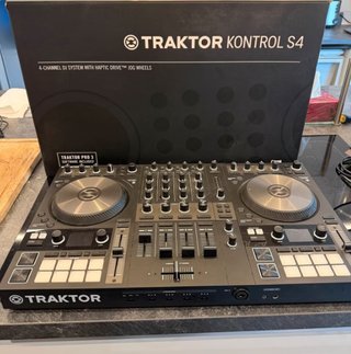 Controlador Traktor S4 MK3