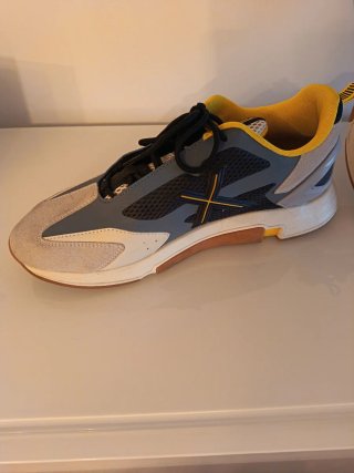 Zapatillas Munich grises y amarillas