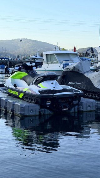 Plataforma flotante para moto de agua