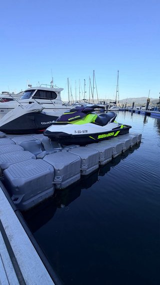 Plataforma flotante para moto de agua
