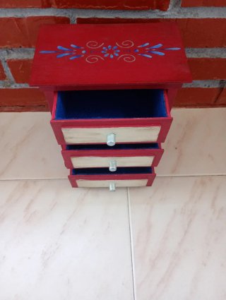 Joyero de madera pintado a mano