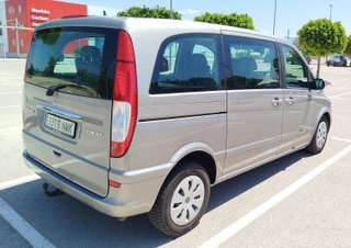 Mercedes viano Camper con cama y mesa