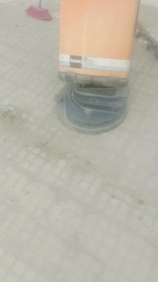 Se realiza trabajo de abrillatado con rotativa