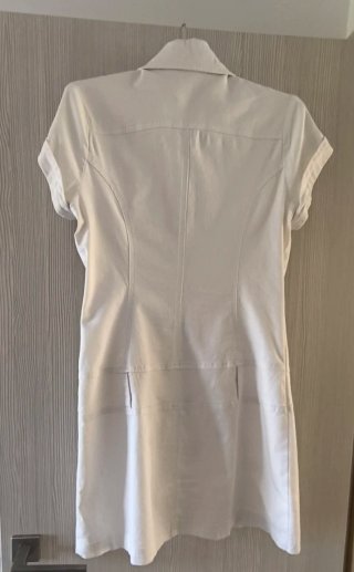 Vestido camisero blanco botones y bolsillos