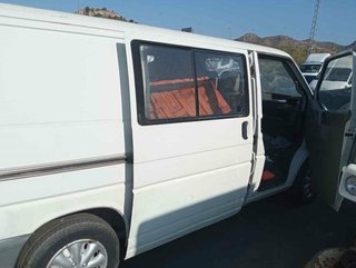 Volkswagen 1284073 faro antiniebla izq transporter