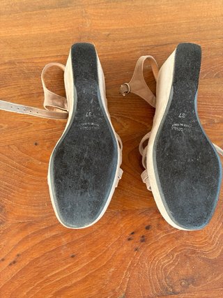 Sandali scamosciati beige con plateau