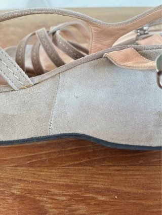 Sandali scamosciati beige con plateau