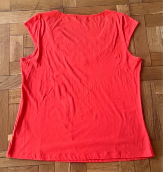 Camiseta de chica. Cortefiel. Talla L.