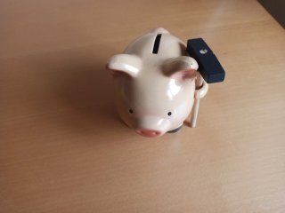 Hucha de cerdito con martillo
