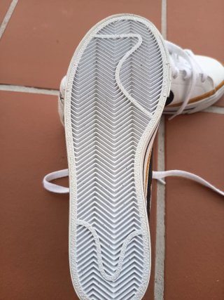 Zapatillas Nike Blancas y Marrones