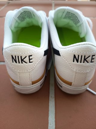 Zapatillas Nike Blancas y Marrones