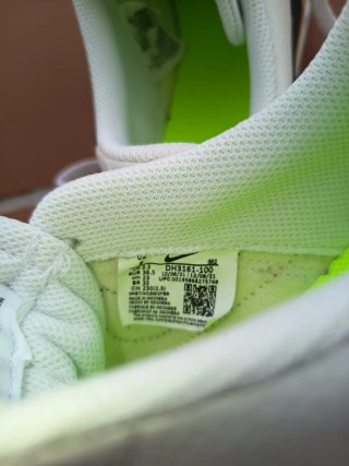 Zapatillas Nike Blancas y Marrones