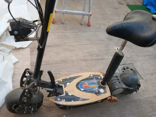 Patinete eléctrico con asiento