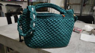 Borsa uncinetto beige con catena