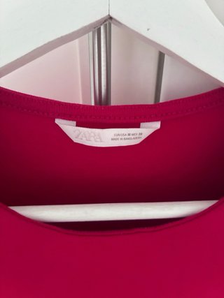 Camiseta Zara sin mangas roja