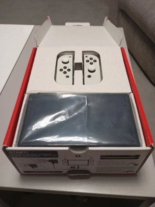 Nintendo Switch OLED Blanca y Negra