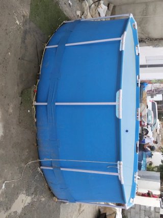 Piscina familiar azul de 12 patas  grande