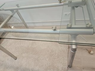 Mesa extensible cristal y metal