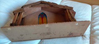 Portal de Belén, con luz,  vacío, sin figuras.
