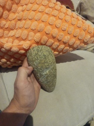 Hacha de piedra antigua