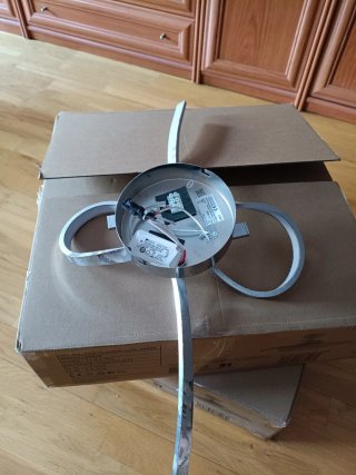 Lámpara LED moderna plateada