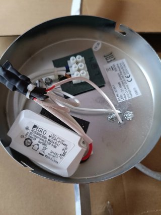 Lámpara LED moderna plateada