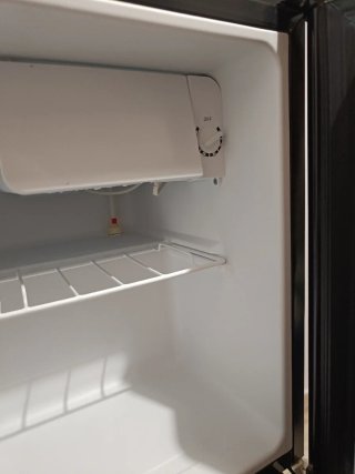 Nevera pequeña/minibar Corberó (Sólo 1 uso).