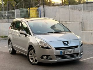7PLAZAS CAMBIO AUTOMÁTICO SEMI NUEVA