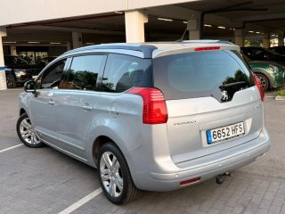 7PLAZAS CAMBIO AUTOMÁTICO SEMI NUEVA