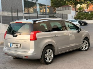 7PLAZAS CAMBIO AUTOMÁTICO SEMI NUEVA