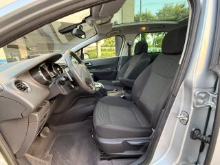 7PLAZAS CAMBIO AUTOMÁTICO SEMI NUEVA
