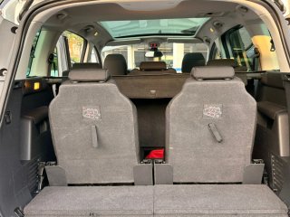 7PLAZAS CAMBIO AUTOMÁTICO SEMI NUEVA