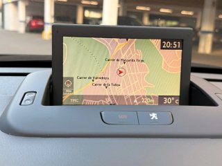 7PLAZAS CAMBIO AUTOMÁTICO SEMI NUEVA
