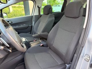 7PLAZAS CAMBIO AUTOMÁTICO SEMI NUEVA