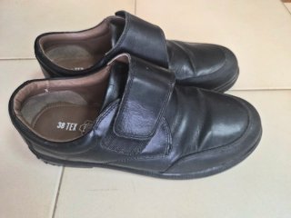 Zapatos de cuero negro velcro talla 38