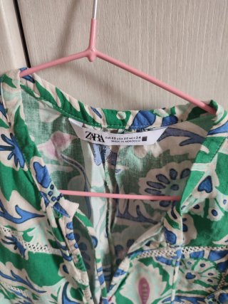 Vestido Zara estampado flores verde talla XS