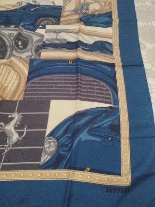 Pañuelo 100% Seda Ferrari Azul Beige Auténtico