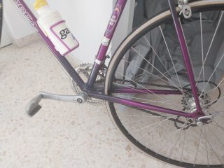 Bicicleta de carrera morada