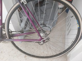 Bicicleta de carrera morada