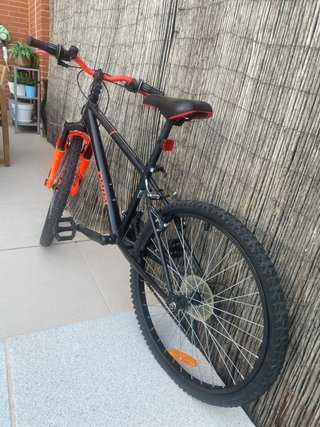 Bicicleta B'Twin Rockrider 500 con marchas.