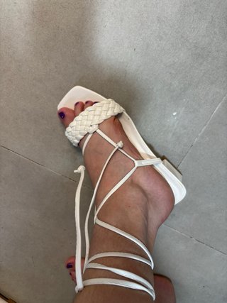 Sandalias BUONAROTTI blancas atadas