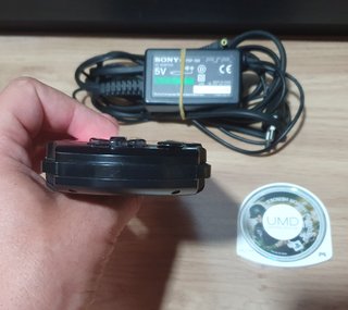Sony PSP Street Negra + Cargador + UMD