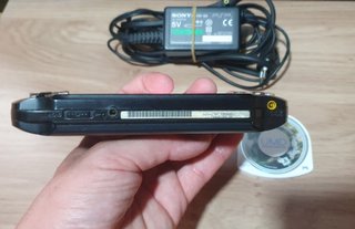 Sony PSP Street Negra + Cargador + UMD