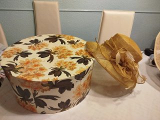 Sombrero de ceremonia dorado