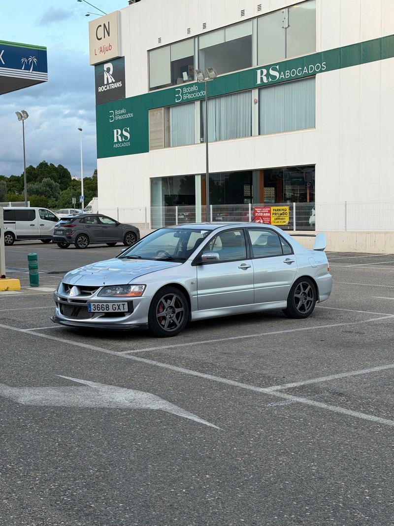 Mitsubishi Lancer Evolution 8 - foto 1