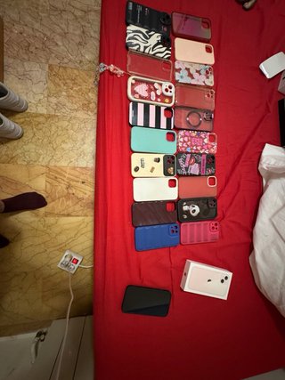 iPhone 13 Rosa + 21 Fundas + 2 Cables
