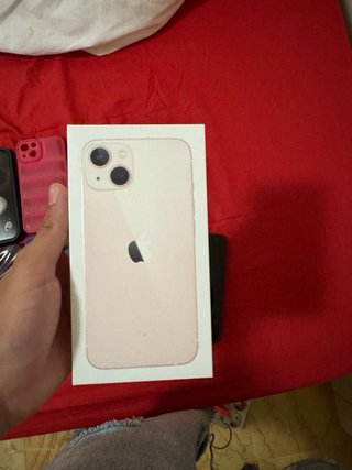 iPhone 13 Rosa + 21 Fundas + 2 Cables