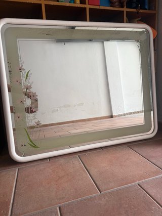 Armario de baño con espejo y luz