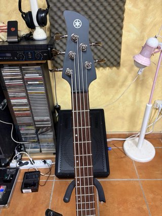 Bajo Yamaha TRBX505 Negro 5 Cuerdas