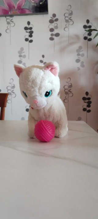 Peluche gatito blanco con ovillo rosa